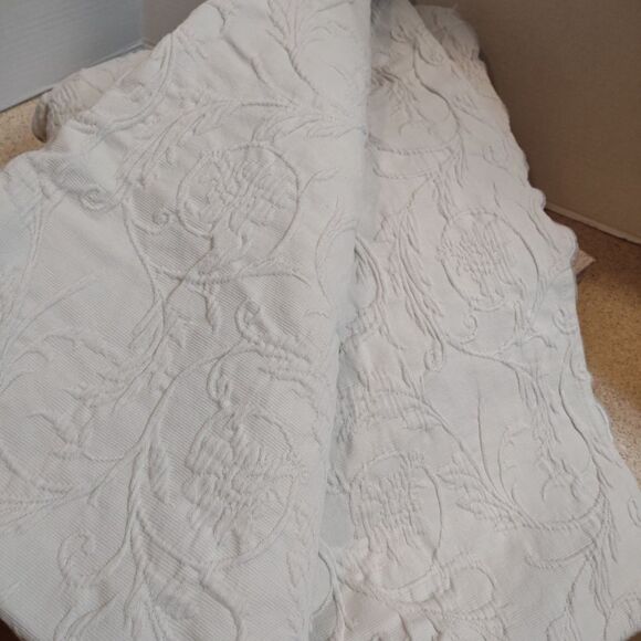 Linen Source Grey Twin Coverlet - Picture 2 of 5